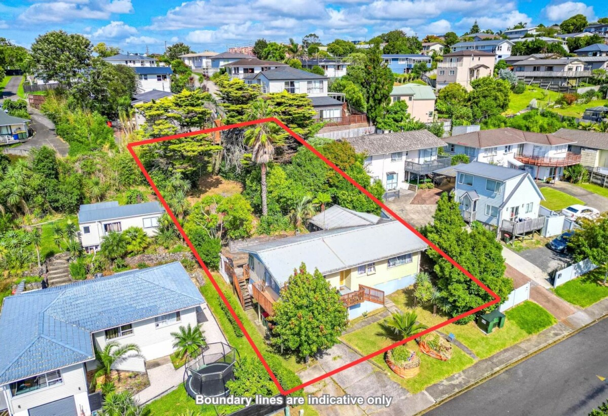 Double Westlake school zone, 4 beds 1.5 baths house with garage on 673m2 section, live or develop, 0.5 km to Sunnynook School, 0.9 km to Wairau Intermediate School, 8 Sequoia Place, Sunnynook, Auckland