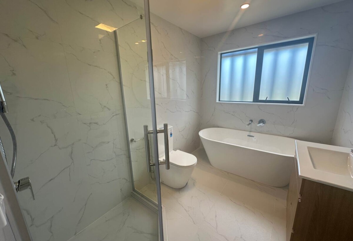 For rent, spacious Brandnew 3 beds 3 baths townhouse with garage, available 26th February, 3/8 Grove Lane, Pakuranga, Auckland