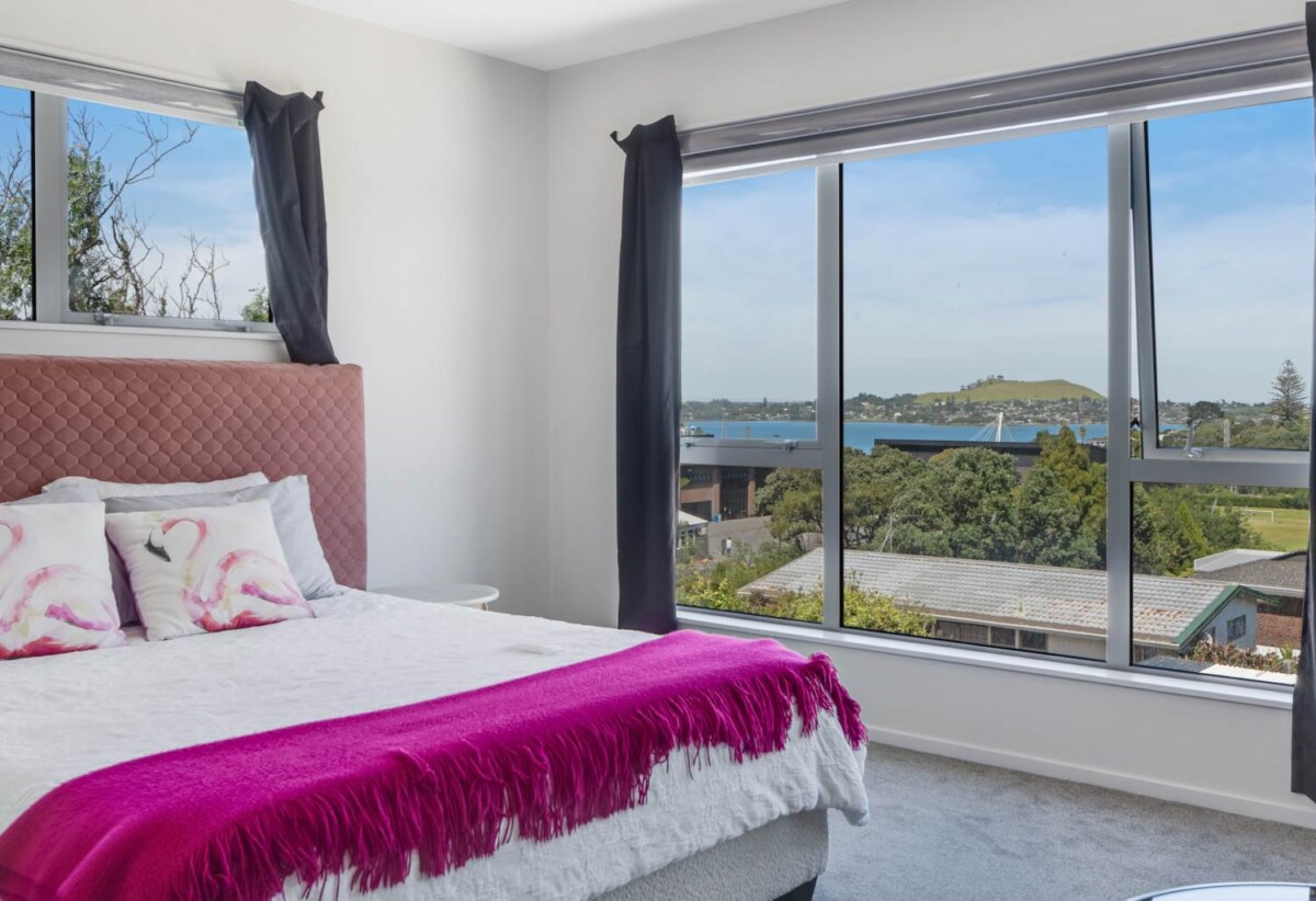 4 beds 2 baths home with garage, close to schools, park, Royal Oak and Onehunga shopping hubs, 0.3 km to Onehunga High School, 0.6 km to Royal Oak Intermediate School, 1.1 km to Hillsborough School, 83B Queenstown Road, Onehunga, Auckland
