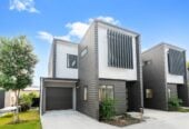 131m2 3 beds 2.5 baths home with garage, Only a two-minute walk to Seaside Park, close to schools, shopping centres, motorway access, 1.1 km to Otahuhu Intermediate, 1.6 km to Fairburn School, 2.6 km to Otahuhu College, 7/224 Princes Street East, Otahuhu, Auckland