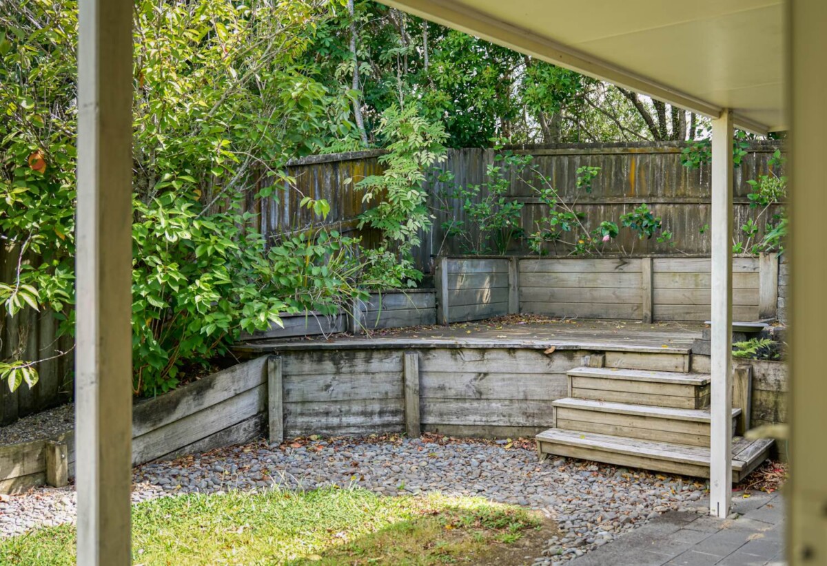 Brick and tile 4 beds 2 baths house with double garage on 609m2 section, close to schools, Albany Mall, motorway access, 1 km to Pinehill School (Browns Bay), 1.5 km to Albany Senior High School, 1.9 km to Albany School, 2.4 km to Albany Junior High School, 9 Northern Rata Place, Albany, Auckland