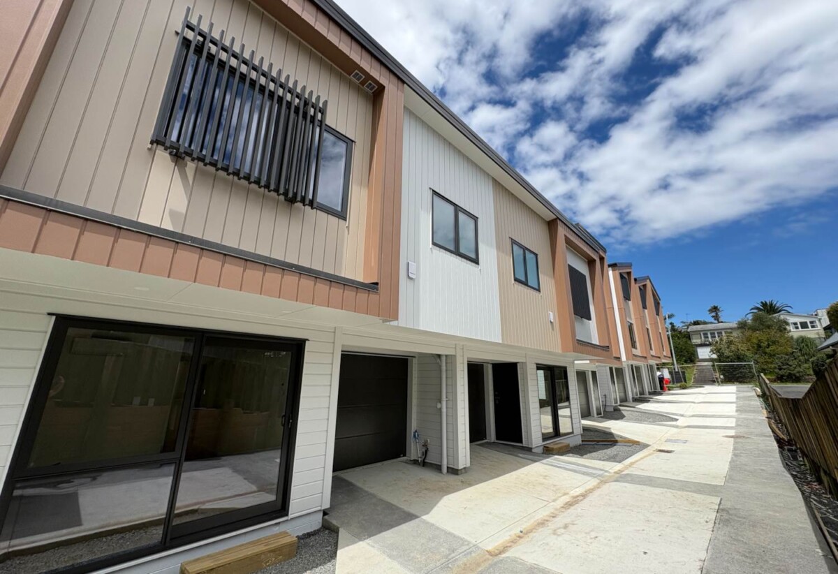 For rent, Brandnew 3 beds 2.5 baths townhouse with garage, available 27th February, 6/8 Grove Lane, Pakuranga, Auckland