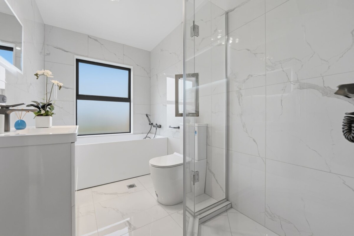 152m2 brandnew standalone 4 beds 2.5 baths home on 225m2 section, just moments from Lynn Mall, train links, parks, and local schools, 141A Seabrook Avenue, New Lynn, Auckland