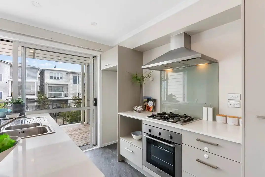 4 beds + study 3 baths house with garage, 1.1 km to Chapel Downs School, 2.1 km to Ormiston Senior College, 2.2 km to Ormiston Junior College, 41 Adamson Road, Flat Bush, Auckland