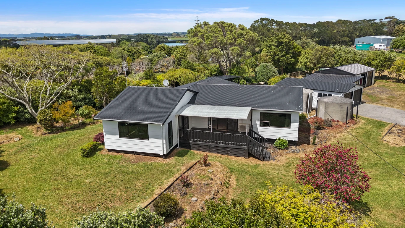 Freshly refurbished 4 beds 1 bath lifestyle house on 1.4ha section, near Karioitahi Beach and Clarks Beach, with beaches just minutes away, 20 Waipipi Wharf Road, Waiuku, Auckland