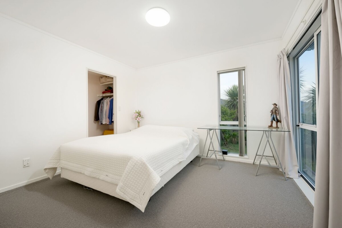 Once over a decade, Motivated owners relocate closer to the city, 140m2 brick and tile 3 beds 2 baths house on 452m2 section, Just a stone’s throw from WestCity, supermarkets, 9 Wattle Road, Sunnyvale, Auckland