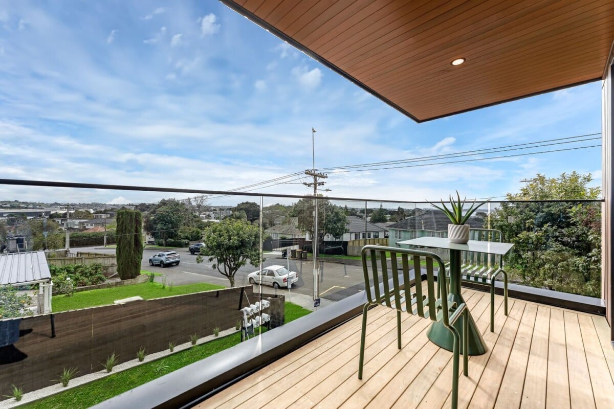 Urgent sale, vendor wants SOLD, Brandnew freehold 4 beds 3 baths home with garage, close to transport, Basin, and parks, 4/53 Court Crescent, Panmure, Auckland