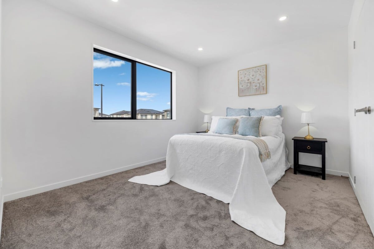 Brandnew 7 beds 6.5 baths house with double garage and 2 beds granny on 431m2 section, next to a peaceful reserve, vendors ant it sold, 8 Hing Street, Flat Bush, Auckland