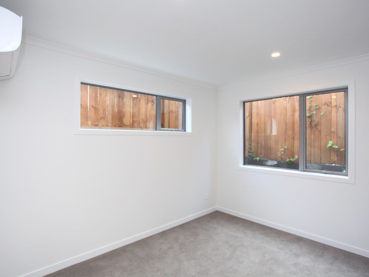 For rent, Auckland Grammar and Epsom Girls Grammar school zone, 4 beds 3 baths house with double garage, Available on Thu 5th Mar, B / 23 Arcadia Road, Epsom, Auckland