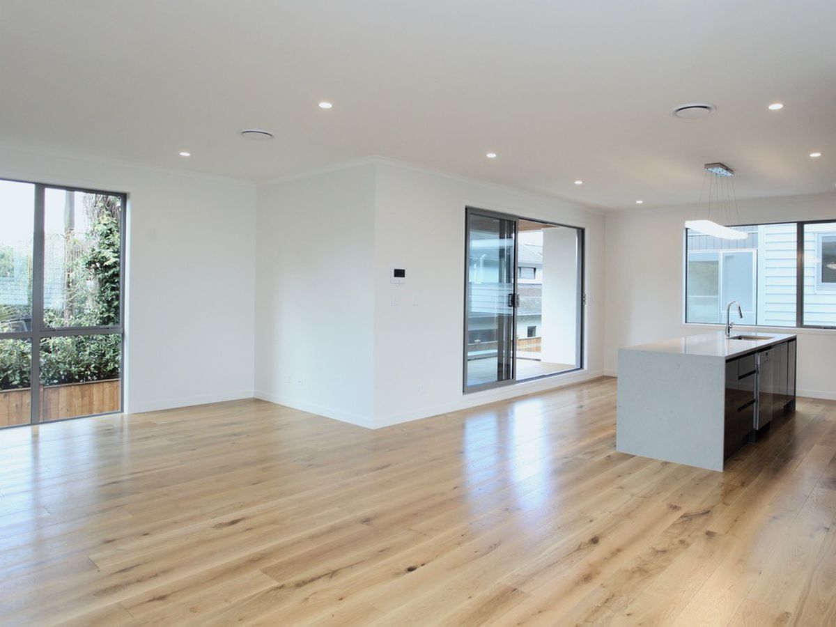 For rent, Auckland Grammar and Epsom Girls Grammar school zone, 4 beds 3 baths house with double garage, Available on Thu 5th Mar, B / 23 Arcadia Road, Epsom, Auckland