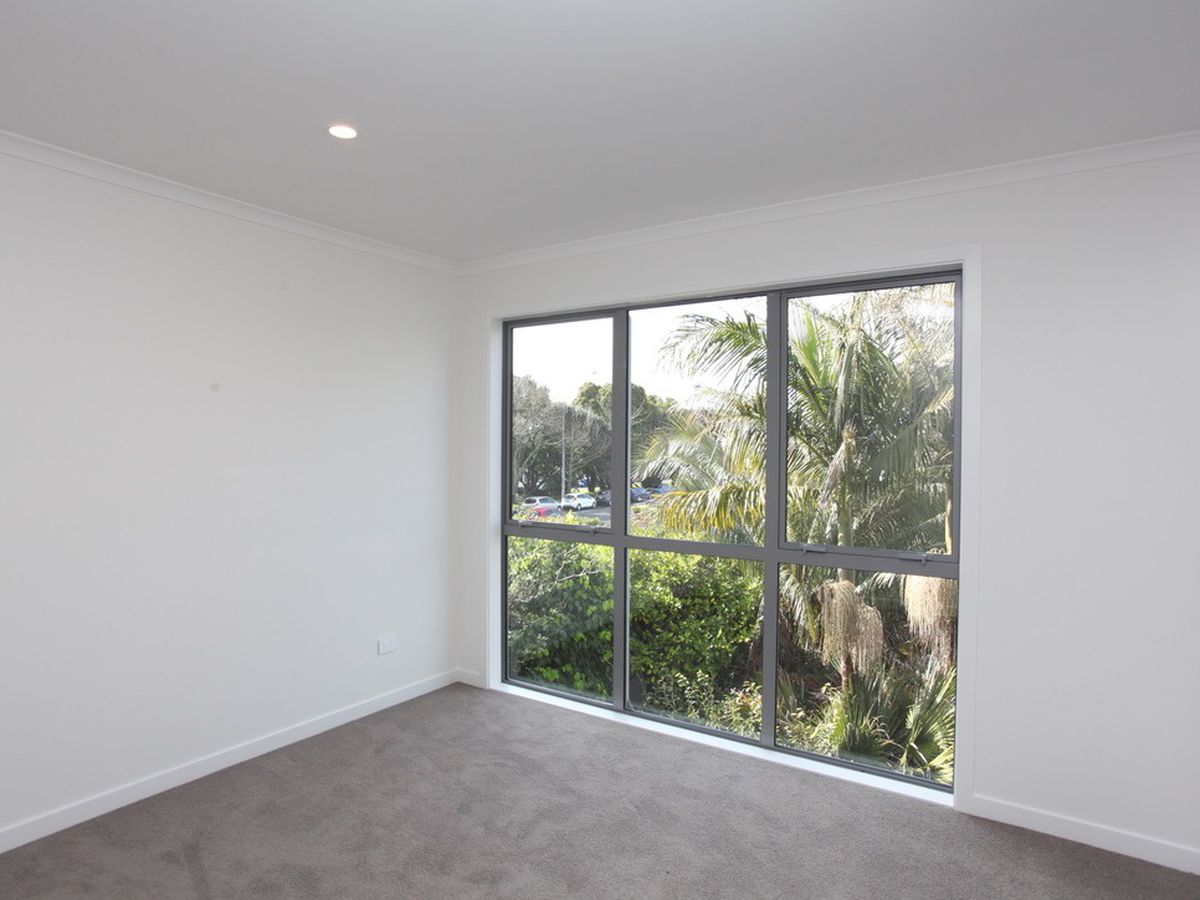 For rent, Auckland Grammar and Epsom Girls Grammar school zone, 4 beds 3 baths house with double garage, Available on Thu 5th Mar, B / 23 Arcadia Road, Epsom, Auckland