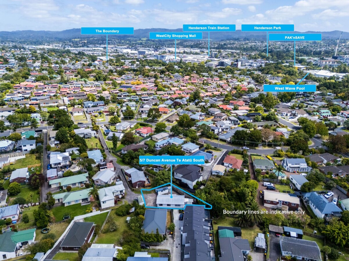 Standalone 3 beds house with garage and car parks, close to WestCity Waitakere Mall, Lincoln Road Shopping Centre, local schools, 5/7 Duncan Avenue, Te Atatu South, Auckland