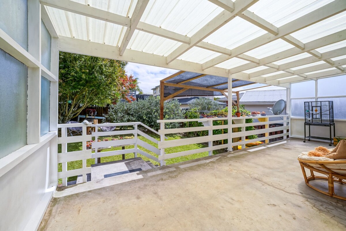 153m2 3 beds 1 bath house with garage and rumpus room, just a short walk to the Freyberg Community School and Te Whau Pathway(completing in 2026), close to cafes, shops, and reserves, 137 Tiroroa Avenue, Te Atatu South, Auckland