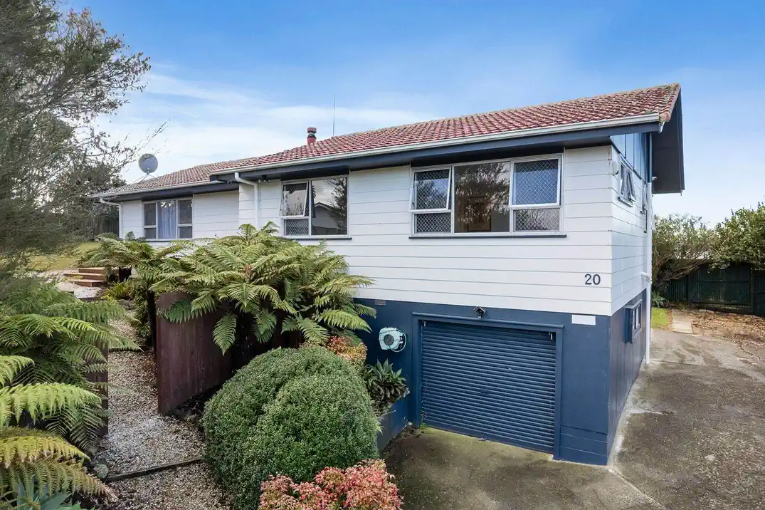 3 beds house on 926m2 section, 0.3 km to Bruce McLaren Intermediate School, 1.1 km to Henderson South School, 1.6 km to Henderson High School, 20 Newham Place, Henderson, Auckland