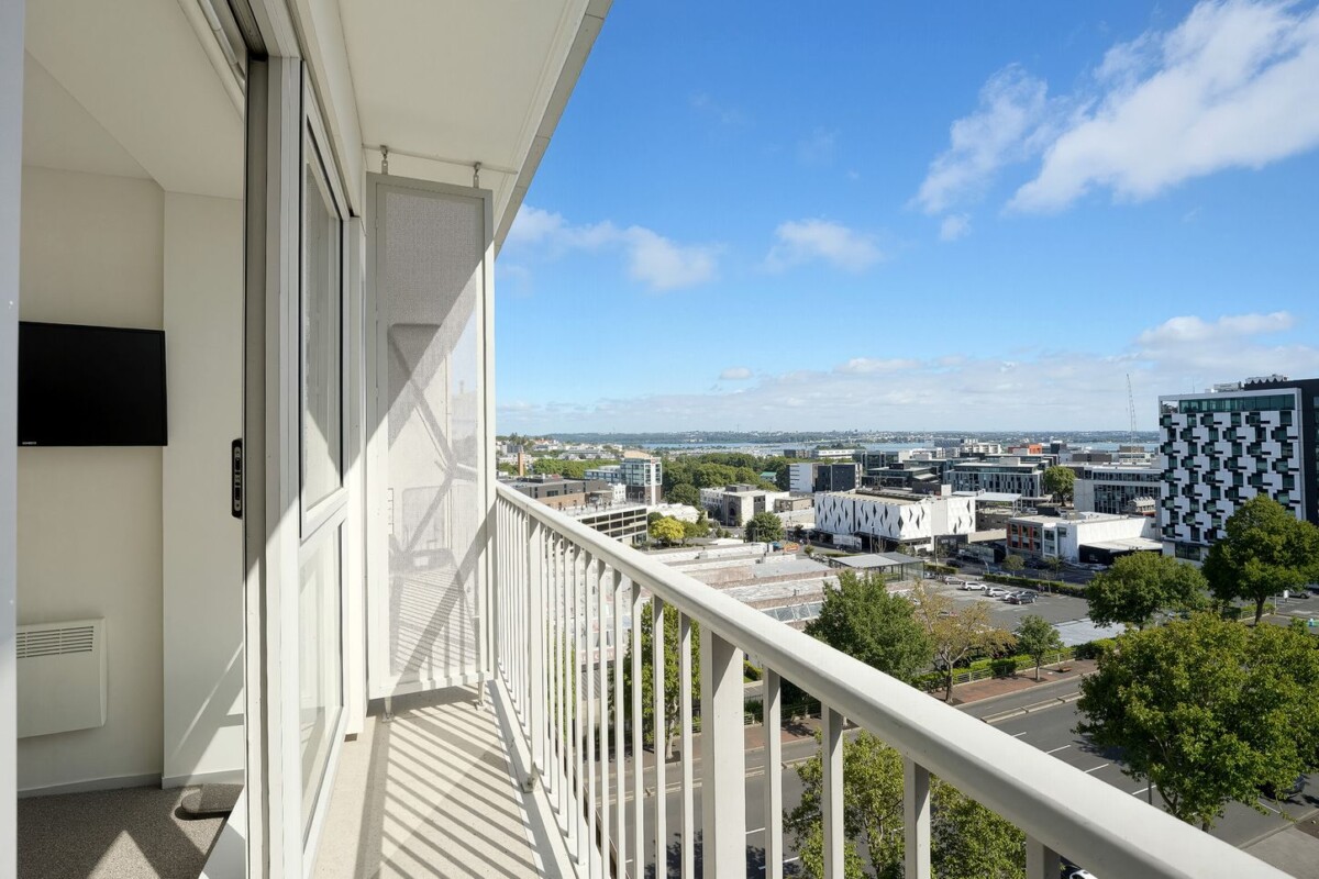 Currently rented, 2 beds 1 bath apartment, Walking distance to Auckland Art Gallery and Victoria Park, 824/72 Nelson Street, Auckland Central, Auckland