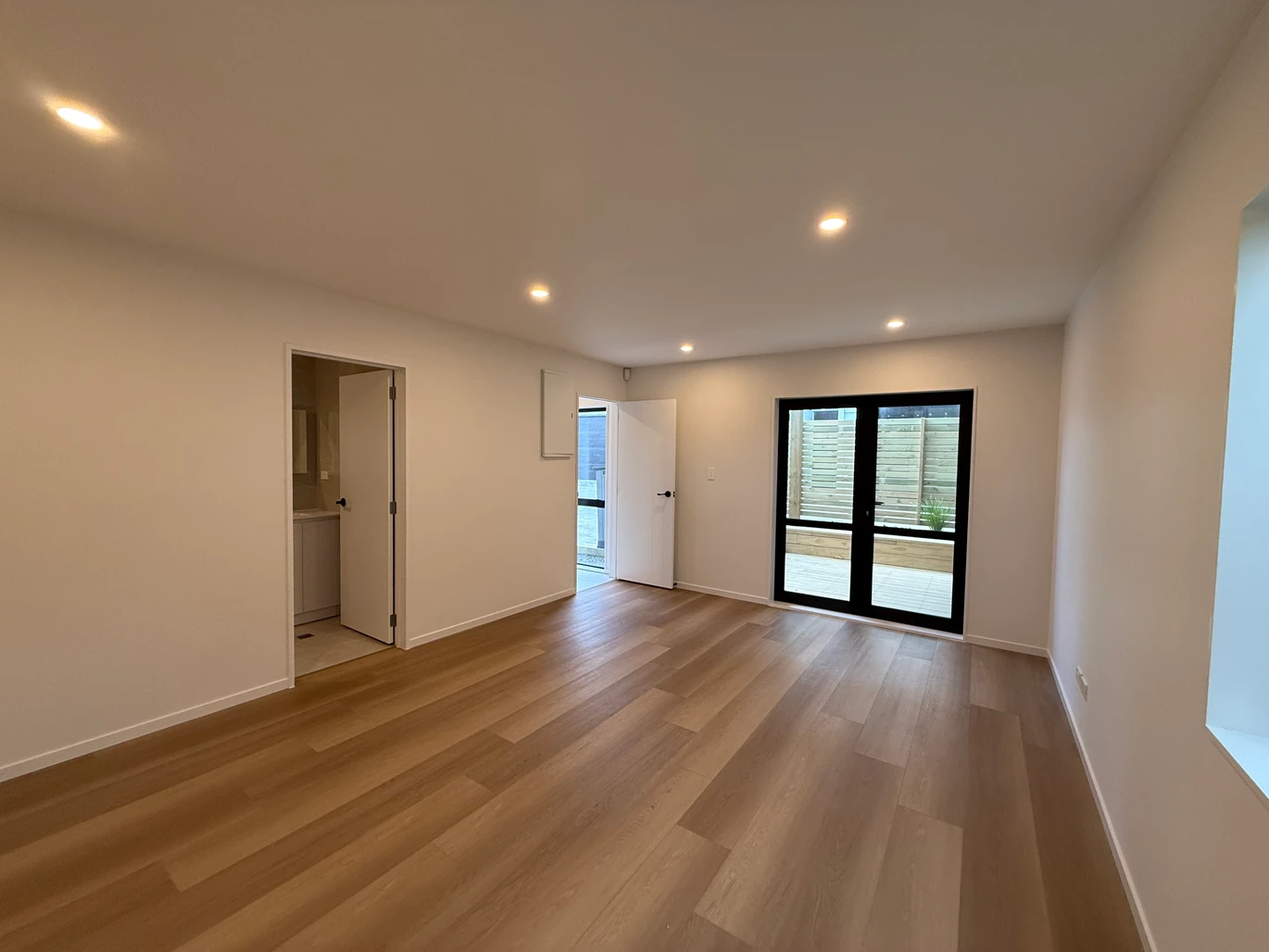Freehold smart layout 2 beds 2.5 baths home, ground floor versatile room with 1 bath, Walk to Highland Park Shopping Centre, Zoned for Howick Primary, Howick Intermediate, and Pakuranga College, 7/24 (Lot 4) Aberfeldy Avenue, Highland Park, Auckland