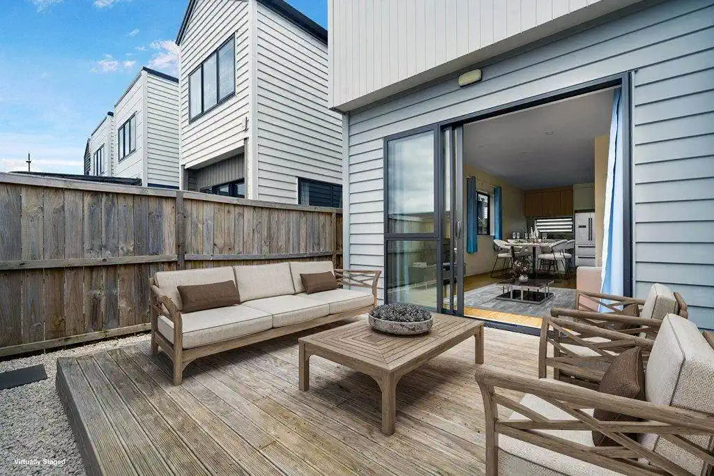 Freehold 2 beds 1.5 bath home with car park on 100m2 section, 0.1 km to Kauri Flats School, 1.3 km to Cosgrove School, 2 km to Papakura High School, 11 Kaha Road, Takanini, Auckland