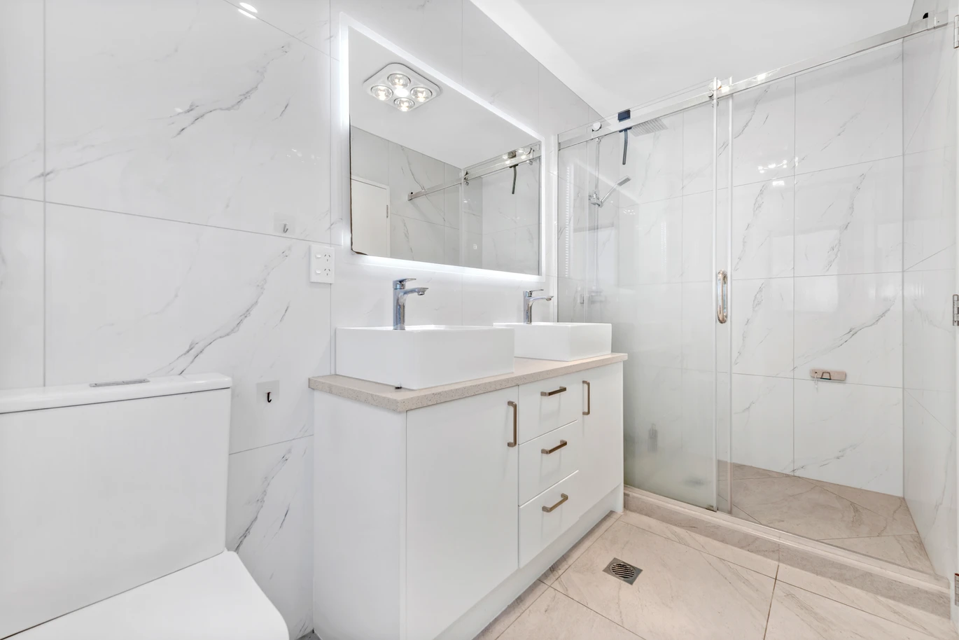 Freehold 4 beds 3.5 baths home with garage and 2 ensuites, located opposite Pakuranga Plaza, 1/45 Dale Crescent, Pakuranga, Auckland