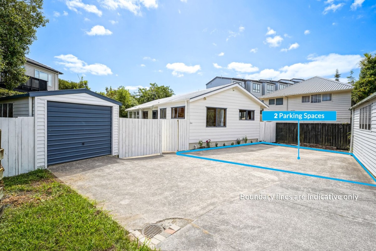 Standalone 3 beds house with garage and car parks, close to WestCity Waitakere Mall, Lincoln Road Shopping Centre, local schools, 5/7 Duncan Avenue, Te Atatu South, Auckland