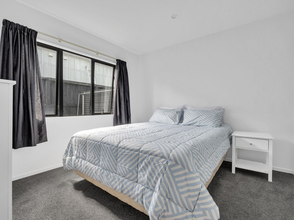 3 beds house on 234 m2 section, close to Papakura town centre, supermarkets, parks, schools, motoway access, 29 Liberation Road, Papakura, Auckland