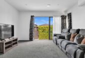 3 beds house on 234 m2 section, close to Papakura town centre, supermarkets, parks, schools, motoway access, 29 Liberation Road, Papakura, Auckland