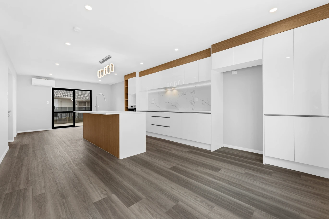 Brandnew freehold 3 beds 3.5 baths home with 3 ensuites and garage, walks to Highland Park Shopping Centre,, zoned for Howick Primary, Howick Intermediate, and Pakuranga College, 4/24 (Lot 6) Aberfeldy Avenue , Highland Park, Auckland
