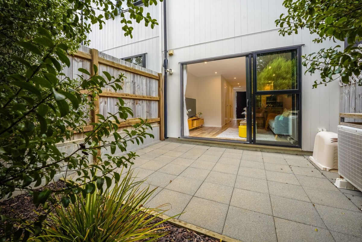 3 beds 1.5 bath home with car park, Crafted by G.J. Gardner Homes and backed by a Master Build Guarantee, Zoned for Glen Eden Intermediate and Green Bay High School, 22 Tokai Place, Glen Eden, Auckland