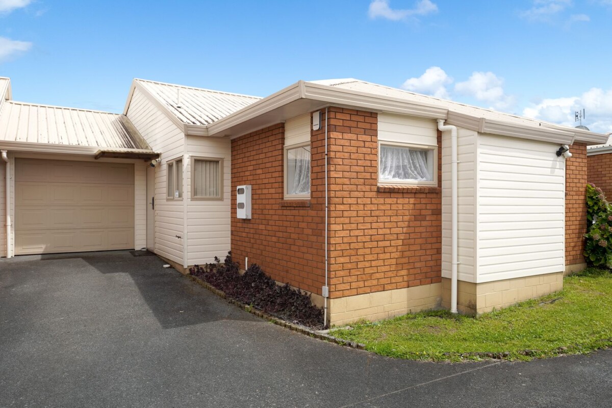 Once in 24 years, 3 beds 1 bath home with garage, move-in ready, close to transport links, local amenities, 25 Pomaria Road, Henderson, Auckland
