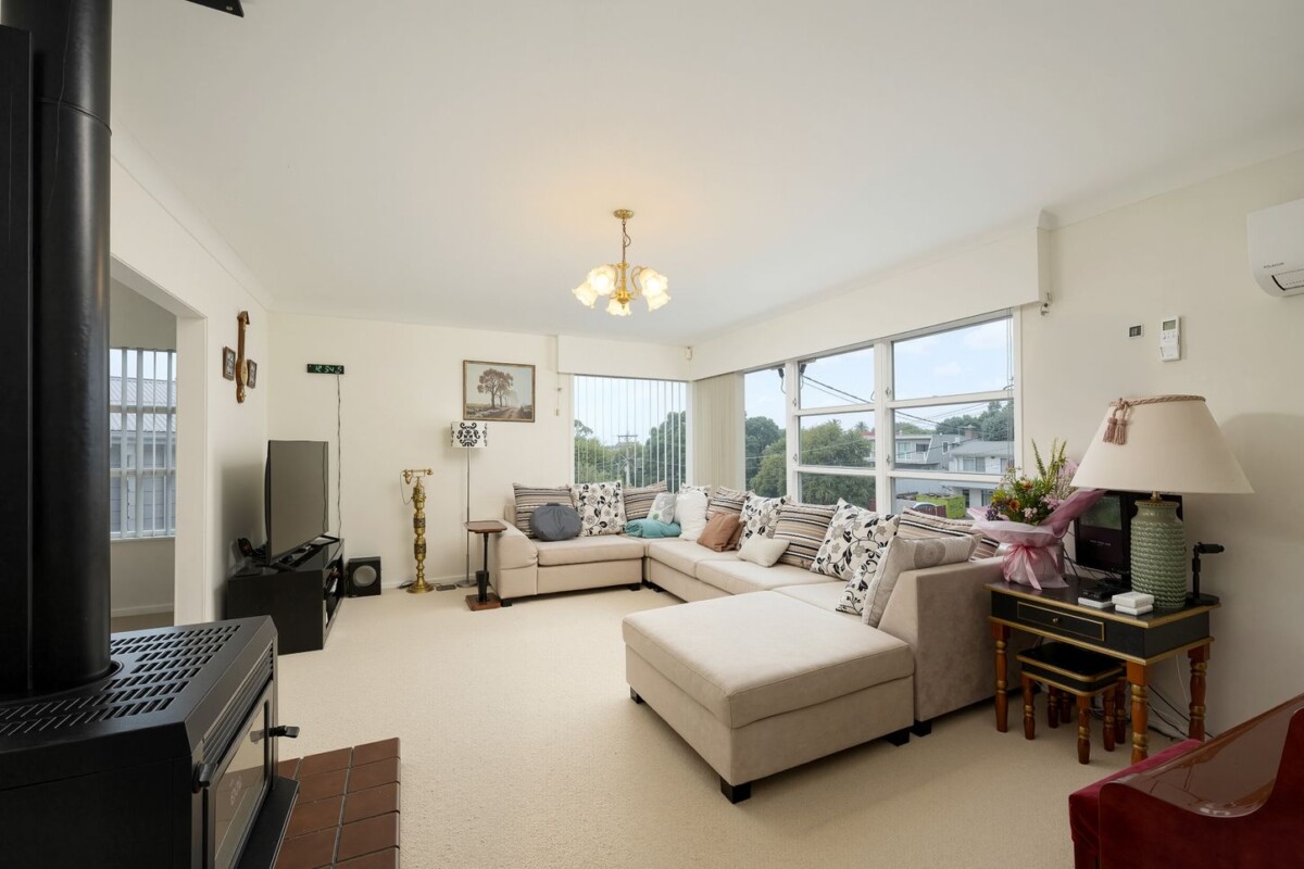 153m2 3 beds 1 bath house with garage and rumpus room, just a short walk to the Freyberg Community School and Te Whau Pathway(completing in 2026), close to cafes, shops, and reserves, 137 Tiroroa Avenue, Te Atatu South, Auckland