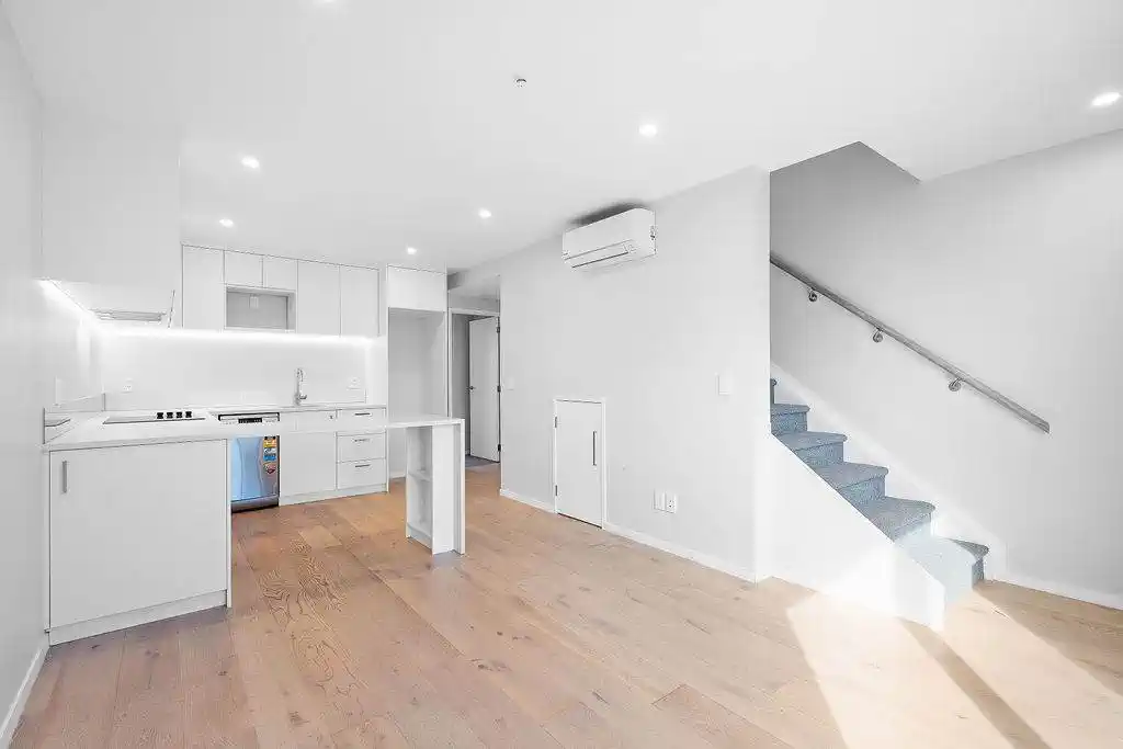 3 beds 1 bath home with car park, 0.2 km to Papatoetoe High School, 0.6 km to Papatoetoe East School, 2 km to Papatoetoe Intermediate, 3/23 Parson Lane, Papatoetoe, Auckland