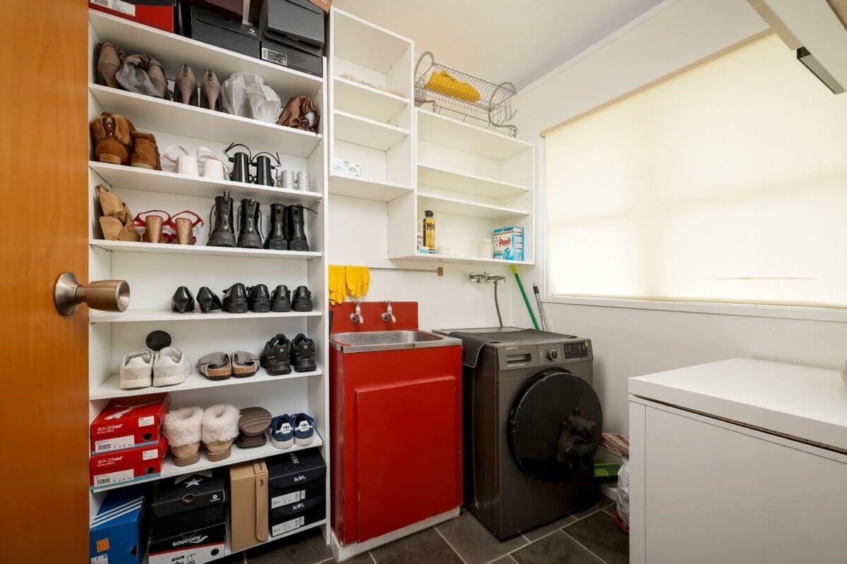 153m2 3 beds 1 bath house with garage and rumpus room, just a short walk to the Freyberg Community School and Te Whau Pathway(completing in 2026), close to cafes, shops, and reserves, 137 Tiroroa Avenue, Te Atatu South, Auckland