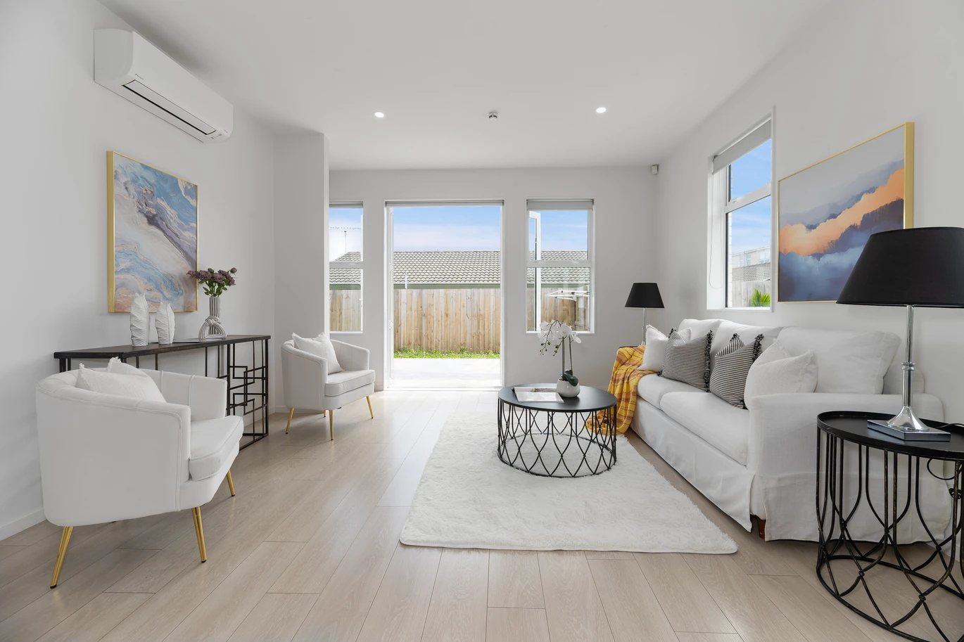 Standalone 4 beds 2.5 baths home with 2 car parks on 162m2 section, close to schools, shops, motorway access, Paradise Ice Skating, Akarana & Titirangi Golf Clubs, 29 Whautapu Court, Avondale, Auckland