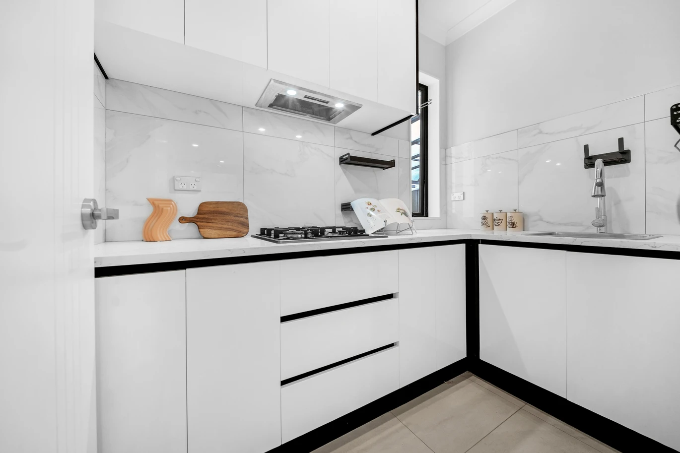 Move-in ready, The owners have relocated, 6 beds 5 baths house on 364m2 section, close to large green reserves, shopping malls, supermarkets, schools, 81 Tir Conaill Avenue, Flat Bush, Auckland