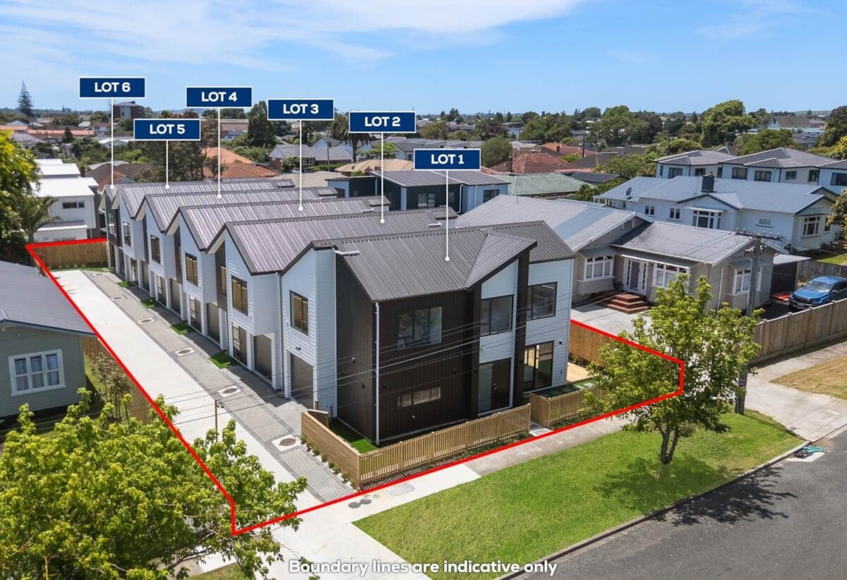 Brandnew standalone 4 beds townhouse with garage, moments from Kenderdin Park Hospital, schools, shops, , 3/16 Grande Vue Road, Papatoetoe, Auckland