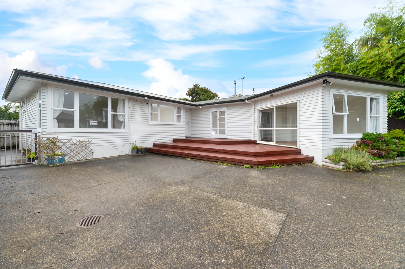Must Be Sold, vendor relocating overseas, 4 beds 2 baths house on 710m2 section, close to shops, schools, parks, and everyday amenities, 5 Meredith Street, Blockhouse Bay, Auckland