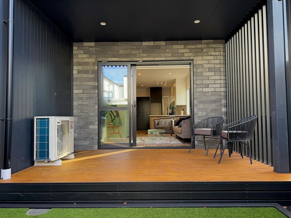 10-Year Master Build Guarantee, brandnew 2 beds 1.5 baths home with car park, close to schools, shops, parks, 12 Taratoa Street, Point England,, Auckland