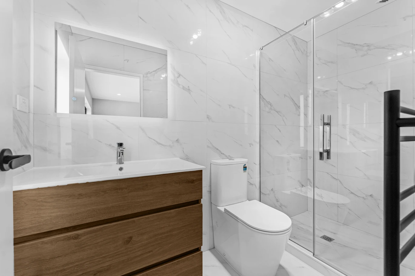 Brandnew freehold 3 beds 3.5 baths home with 3 ensuites and garage, walks to Highland Park Shopping Centre,, zoned for Howick Primary, Howick Intermediate, and Pakuranga College, 4/24 (Lot 6) Aberfeldy Avenue , Highland Park, Auckland