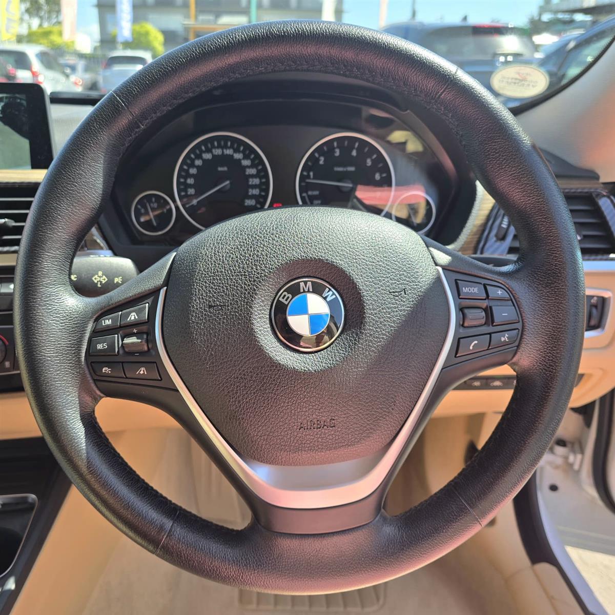 2017 BMW 320i GT**Twin Power Turbo* Sedan Automatic, 5 seats, Leather seats, White, Petrol, 1,998 cc, 92,263 km