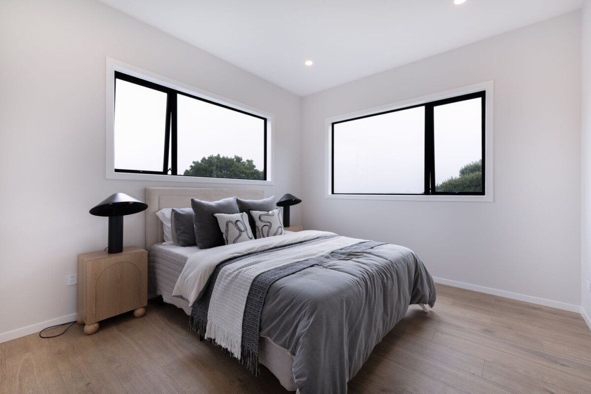 244m2 brandnew standalone freehold 4 beds 3.5 baths house with double garage, minutes from East Beach and schools, close to Remuera Golf Club, Meadowbank Shopping Centre, Lunn Avenue, and supermarkets, 20B Kissling Place, St Johns, Auckland