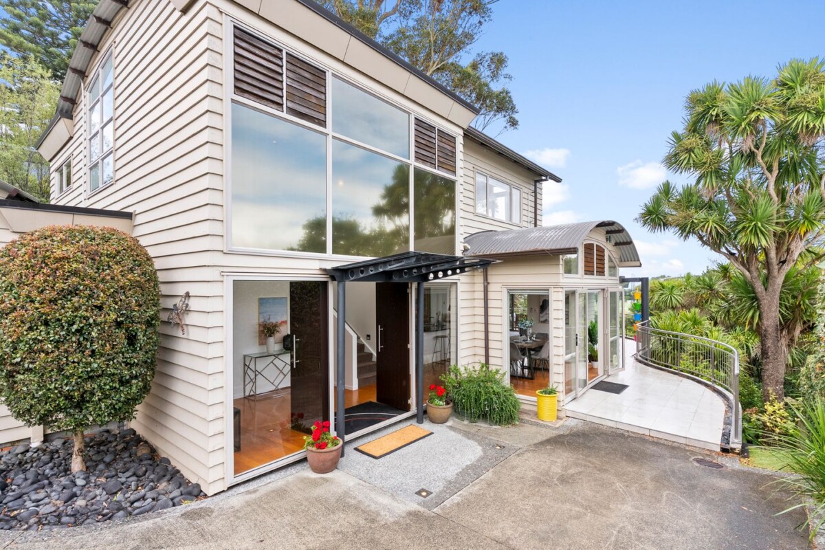 251m2 modern 3 beds 3 baths house with A separate media room and double garage on 527m2 section, with sweeping views over Westmere and the Seddon Fields, 15B Richard Street, Westmere, Auckland