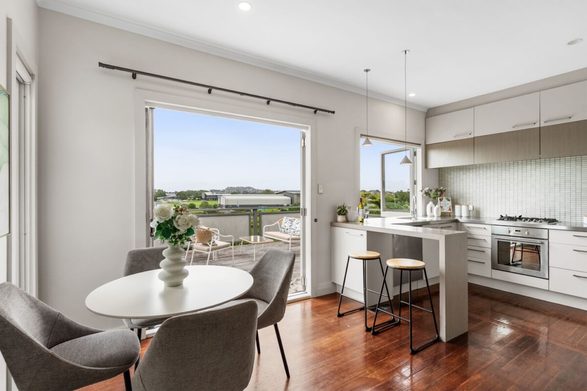 Owners now overseas, upgraded 3 beds 1.5 baths house with car park on 505m2 section, central heating , Set on an elevated site in one of Westmere’s most sought-after streets, sweeping views across Meola Reef and out to Seddon Fields, 22 Sunny Brae Crescent, Westmere, Auckland