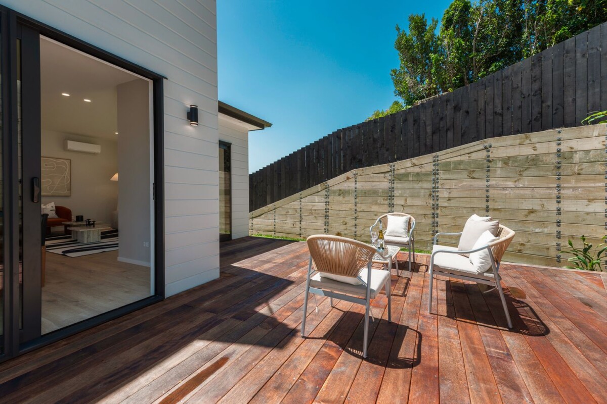 244m2 brandnew standalone freehold 4 beds 3.5 baths house with double garage, minutes from East Beach and schools, close to Remuera Golf Club, Meadowbank Shopping Centre, Lunn Avenue, and supermarkets, 20B Kissling Place, St Johns, Auckland