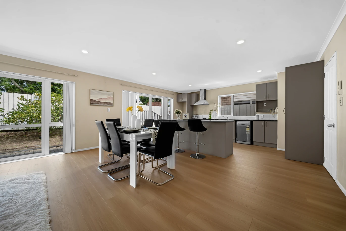 Standalone 4 beds 2 baths house with double garage on 235m2 section, 32 Maypark Crescent, Flat Bush, Auckland