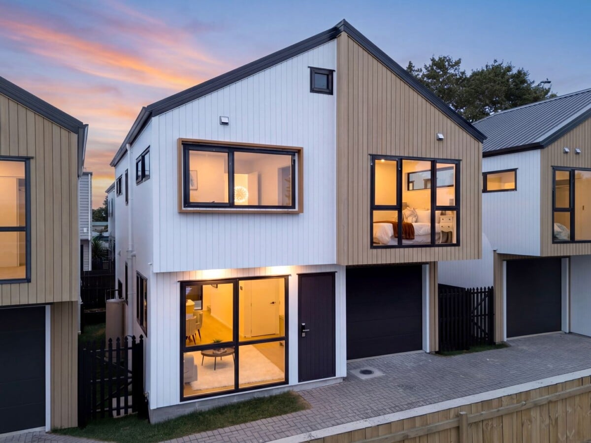 Master Build Guarantee, brandnew standalone 3 beds + study 2.5 baths home with garage on 167m2 section, primary school and bus stop directly across the road, Close to New World, library and local amenities, Lot 5/82 Matipo Road, Te Atatu Peninsula, Auckland
