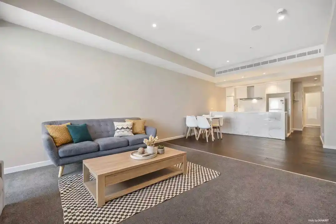 Auckland Girls’ Grammar School zone, Pet-friendly, 90m2 freehold 2 beds 2 baths apartment with car park, Underfloor heating in all bathrooms, Total Approx. 104sqm including 3 separate balconies, 813/47 Beach Road, City Centre, Auckland
