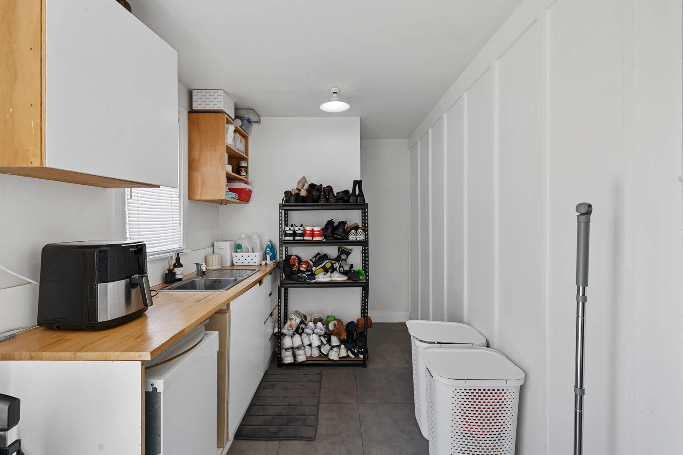 2 standalone 3-beds dwellings on one title and 675m2 section, Both homes are in great condition, minutes from Otahuhu Town Centre, close to schools, motorway access, Sylvia Park Shopping Centre, 32 Hutton Stree, Otahuhu, Auckland