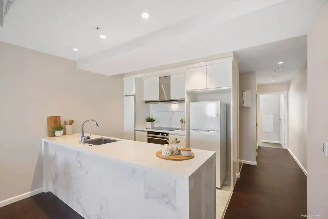 Auckland Girls’ Grammar School zone, Pet-friendly, 90m2 freehold 2 beds 2 baths apartment with car park, Underfloor heating in all bathrooms, Total Approx. 104sqm including 3 separate balconies, 813/47 Beach Road, City Centre, Auckland