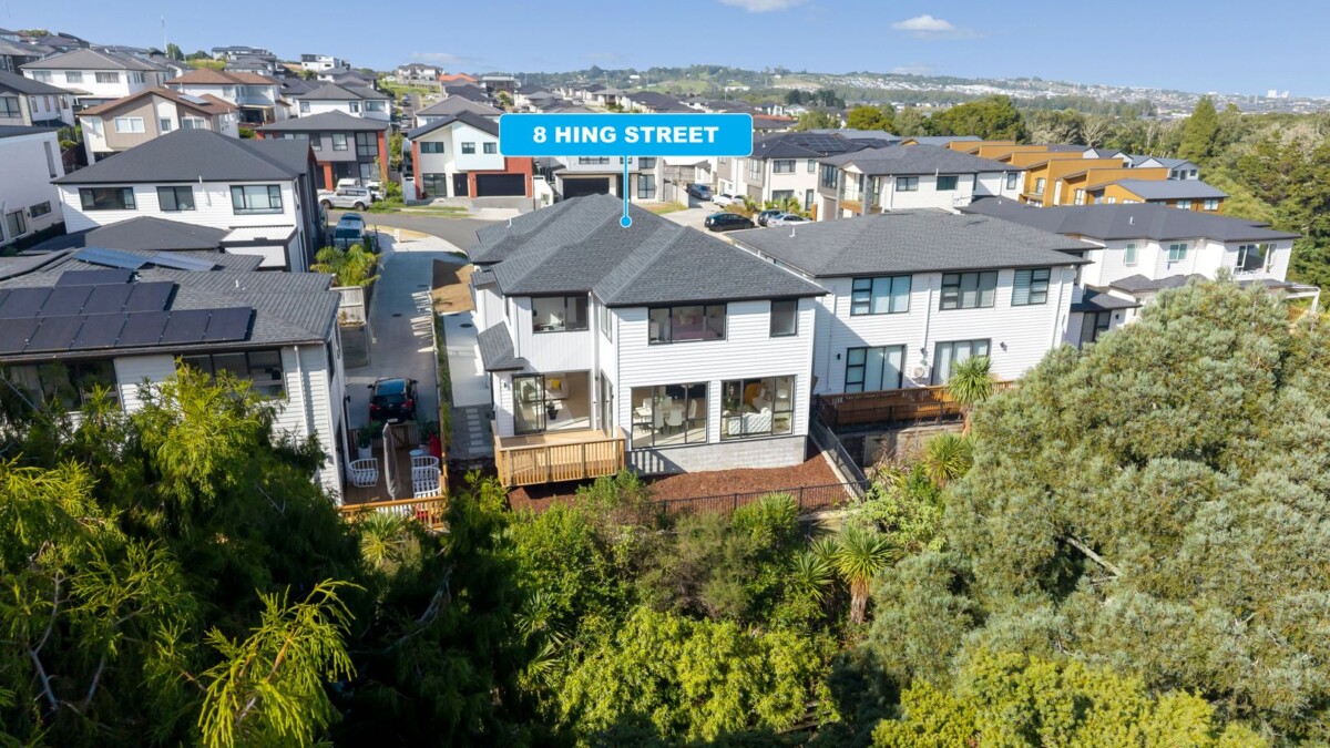 Brandnew 7 beds 6.5 baths house with double garage and 2 beds granny on 431m2 section, next to a peaceful reserve, vendors ant it sold, 8 Hing Street, Flat Bush, Auckland