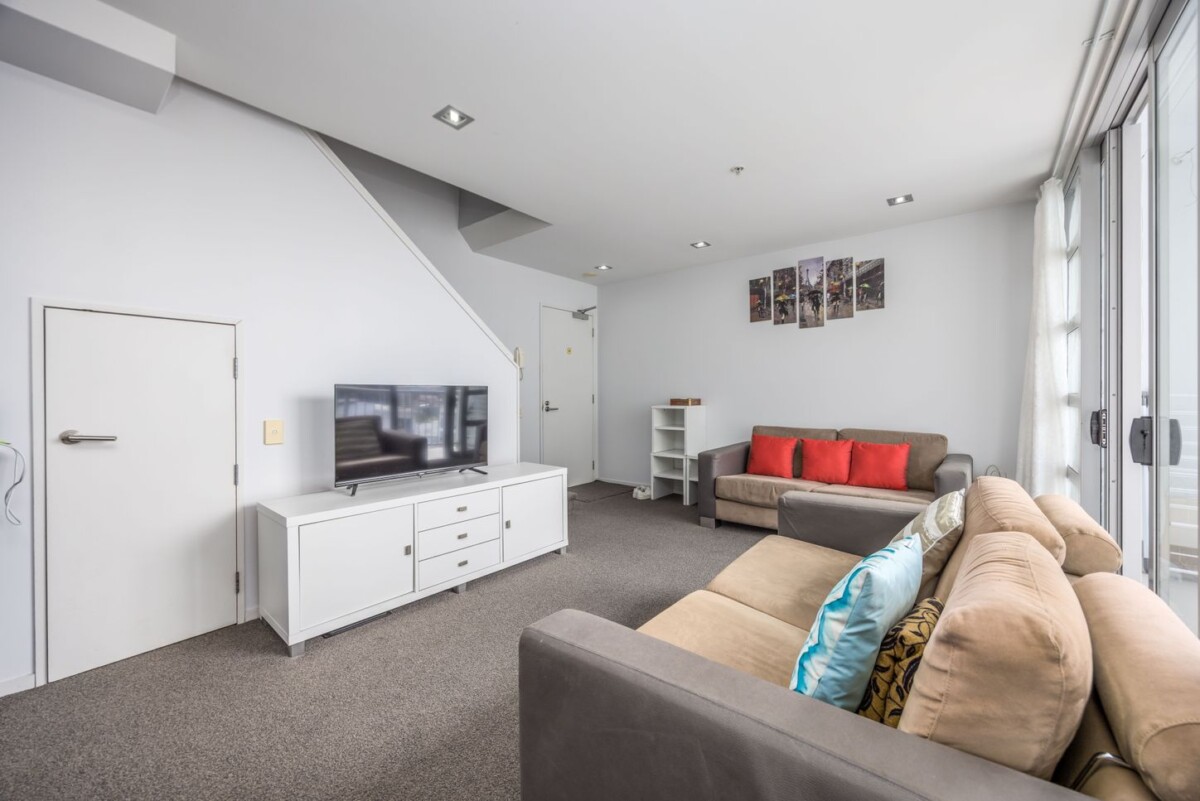 Auckland Grammar School Zone, Fully furnished, Leasehold 2-beds 1 bath 2 car parks multi level apartment, 7C/11A City Road, Auckland Central, Auckland