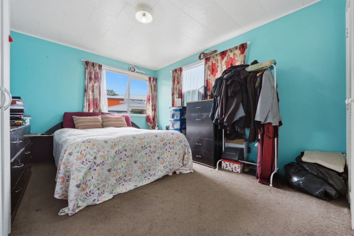 Must Sell on or before Auction, once in 24 years, Owners under contract on Dream Home, 3 beds house on 849m2 section, zoned Mixed Housing Suburban, 16 Robertson Road, Mangere, Auckland